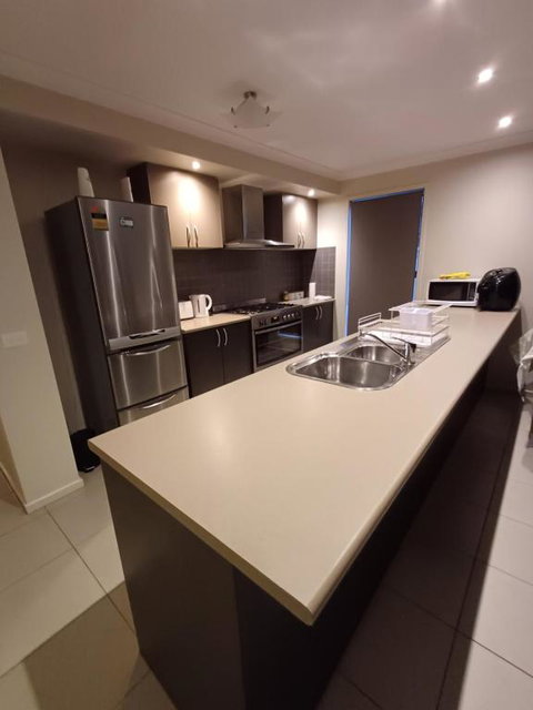 A Beautiful And Spacious Home. - Accommodation Rockhampton 3