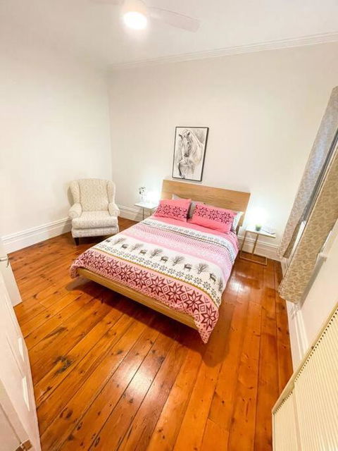 A Beautiful Terrace House With Parking & Courtyard - Accommodation Rockhampton 4