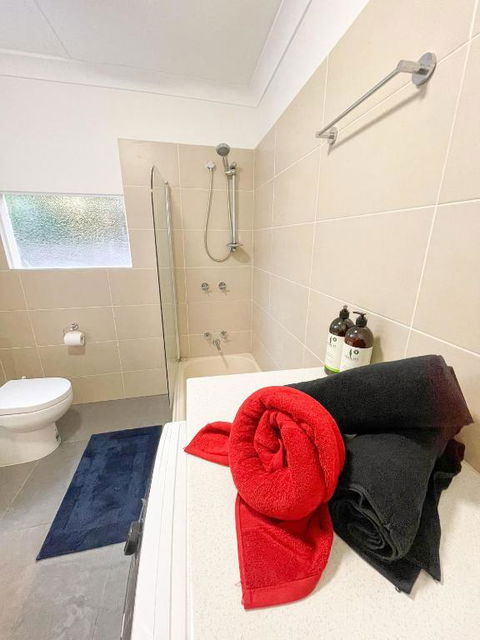 A Beautiful Terrace House With Parking & Courtyard - Accommodation Rockhampton 1