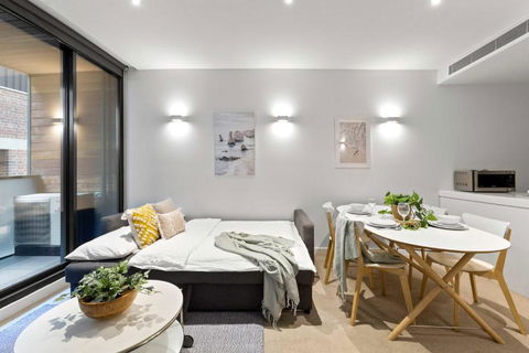 A Chic & Comfy 2BR Apt Near Federation Square - Accommodation Rockhampton 1