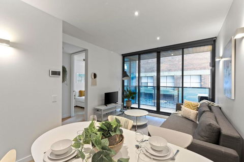 A Chic & Comfy 2BR Apt Near Federation Square - Accommodation Rockhampton 4