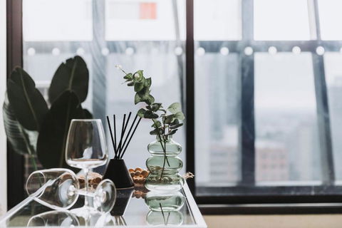 A Chic & Comfy 2BR Apt On Collins With City Views - Accommodation Rockhampton 3