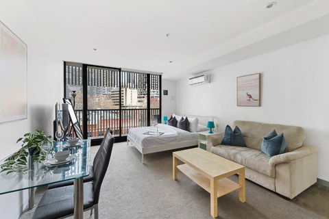 A Chic Studio Only A 4-min Walk To Victoria Market - Accommodation Rockhampton 0