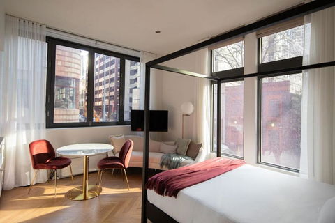 A City-centre Studio For Savvy Business Travellers - Accommodation Rockhampton 0