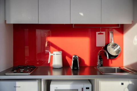 A City-centre Studio For Savvy Business Travellers - Accommodation Rockhampton 2