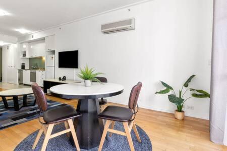 A Comfy Studio For 5 Next To Darling Harbour - Accommodation Rockhampton 2
