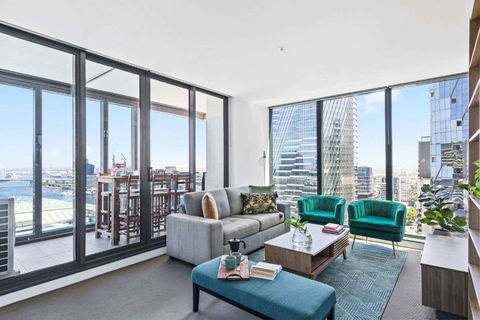 A Cozy 2BR Apt With Harbour Views And FREE Parking - Accommodation Rockhampton 1