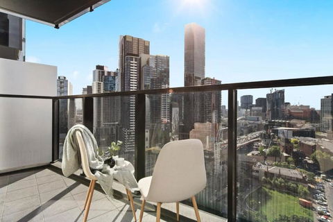 A Cozy Apt With City Views Near Crown Casino - Accommodation Rockhampton 0