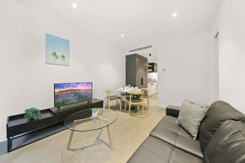 A Cozy & Lovely 2BR Apt Near Melbourne Central - Accommodation Rockhampton 0