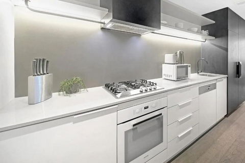 A Cozy & Lovely 2BR Apt Near Melbourne Central - Accommodation Rockhampton 3
