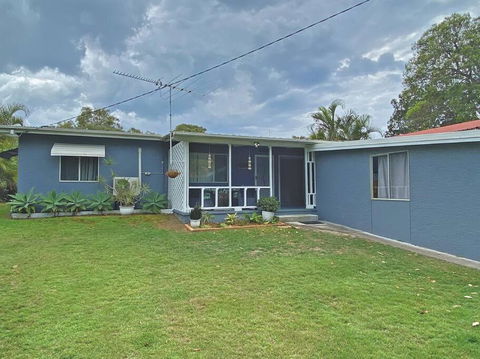 A LITTLE GREY SHACK - Accommodation Rockhampton 0