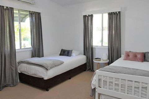 A LITTLE GREY SHACK - Accommodation Rockhampton 3