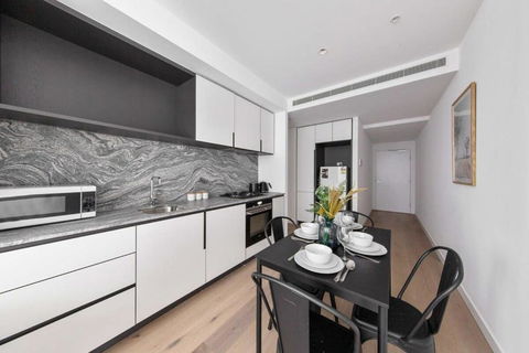 A Lux & Modern Apt Next To Southern Cross Station - Accommodation Rockhampton 0