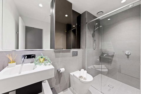 A Lux & Modern Apt Next To Southern Cross Station - Accommodation Rockhampton 3