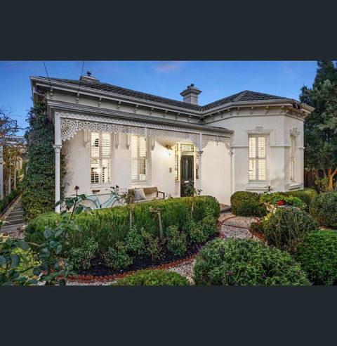 A Majestic Victorian Private Rear Access Quarters - Accommodation Rockhampton 1
