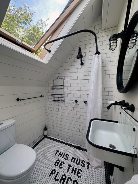 A Majestic Victorian Private Rear Access Quarters - Accommodation Rockhampton 4
