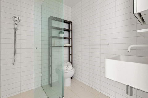 A Modern & Cozy 2BR Apartment With City Views - Accommodation Rockhampton 4