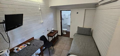 A Railway Lodge - Accommodation Rockhampton 1