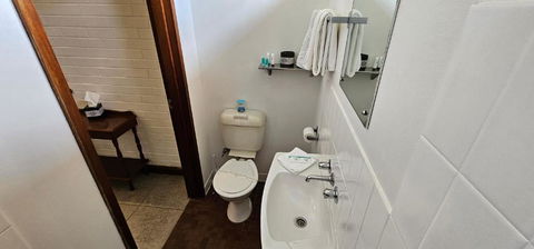 A Railway Lodge - Accommodation Rockhampton 2