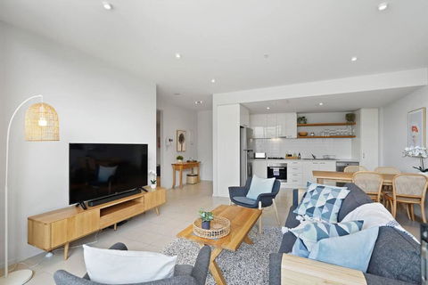 A River-side 2bdm Footscray Oasis + Parking - Accommodation Rockhampton 1