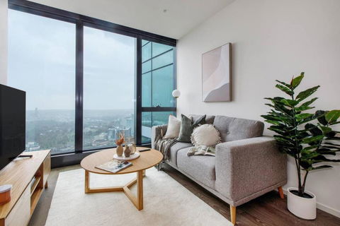 A Sky-high Metropolis Retreat Near The CBD - Accommodation Rockhampton 0