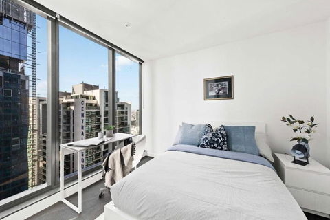 A Stylish 2BR Apt Next To Southern Cross With City Views - Accommodation Rockhampton 0