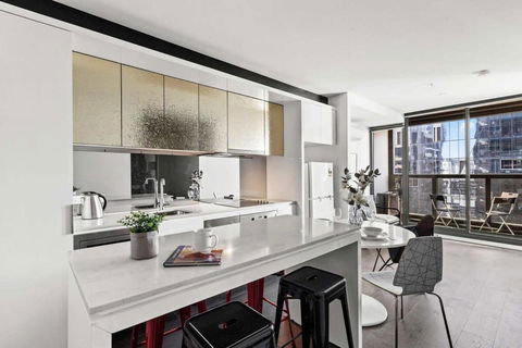 A Stylish 2BR Apt Next To Southern Cross With City Views - Accommodation Rockhampton 2
