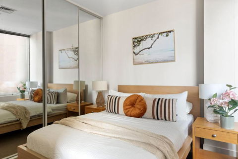 A Stylish & Central 2BR Apt Near Flinders Station - Accommodation Rockhampton 0