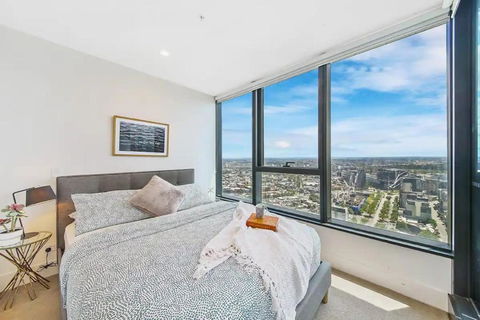A Stylish & Modern 2BR Apartment Fantastic Views - Accommodation Rockhampton 0