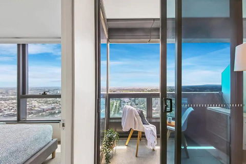 A Stylish & Modern 2BR Apartment Fantastic Views - Accommodation Rockhampton 3