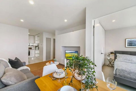 A Stylish & Modern 2BR Apartment Fantastic Views - Accommodation Rockhampton 4
