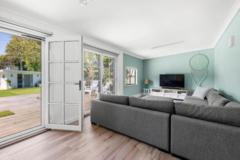 A Touch Of Paradise - House And Granny Flat - 4 Mins Walk To Callala Beach - Accommodation Rockhampton 2