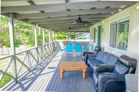 A Wave From It All - Accommodation Rockhampton 3