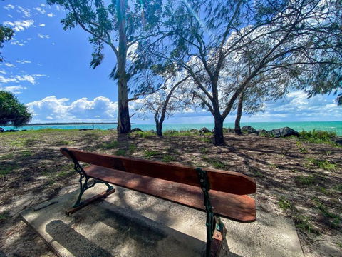 A Yearenda - Water Views -3BR - Steps To The Beach - Accommodation Rockhampton 1
