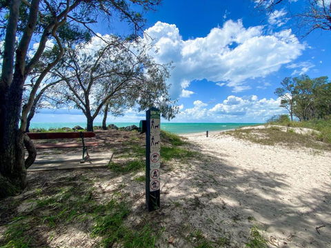 A Yearenda - Water Views -3BR - Steps To The Beach - Accommodation Rockhampton 0