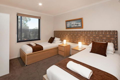Aalen Lakeview Suite - Accommodation Rockhampton 0