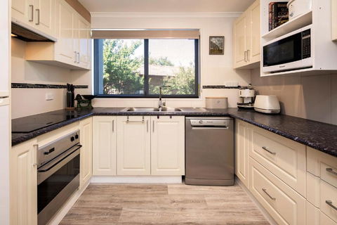 Aalen Lakeview Suite - Accommodation Rockhampton 3