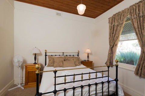 Abaleen House - Accommodation Rockhampton 1