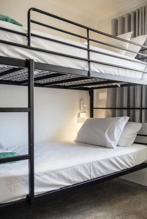 Abode Mooloolaba, Backpackers & Motel Rooms - Accommodation Rockhampton 1