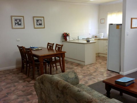 About Town Cottages - Accommodation Rockhampton 0