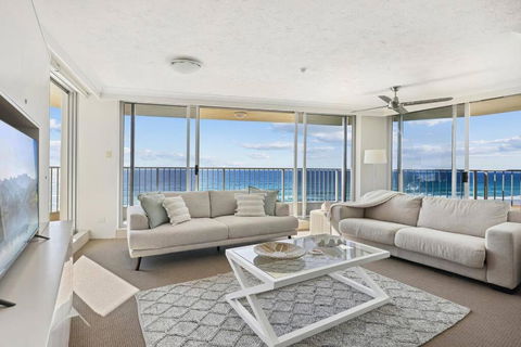 Absolute Beachfront Apartment - Accommodation Rockhampton 2