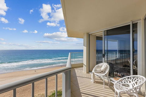 Absolute Beachfront Apartment - Accommodation Rockhampton 1