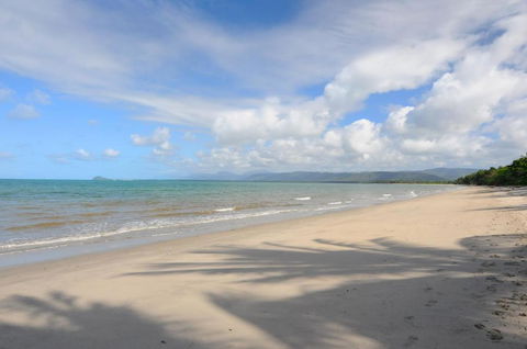ABSOLUTE BEACHFRONT BLISS - NEWELL BEACH - 10 Metres To The Ocean - Accommodation Rockhampton 4