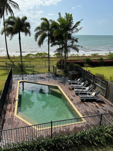 ABSOLUTE BEACHFRONT BLISS - NEWELL BEACH - 10 Metres To The Ocean - Accommodation Rockhampton 0