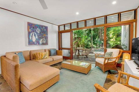 Absolute Beachfront, Heart Of Port Douglas - 24 S - Accommodation Rockhampton 1