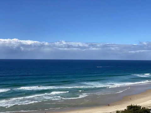Absolute Beachfront Main Beach Gold Coast - Accommodation Rockhampton 0