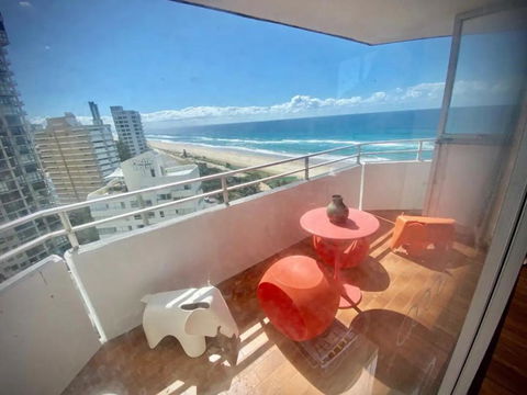 Absolute Beachfront Main Beach Gold Coast - Accommodation Rockhampton 2