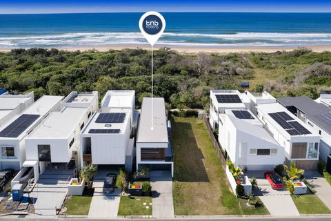 Absolute Beachfront Marcoola 4Bd, Heated Spa - Accommodation Rockhampton 0