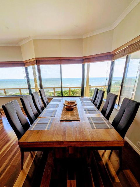 Absolute Oceanfront Escape - Accommodation Rockhampton 2