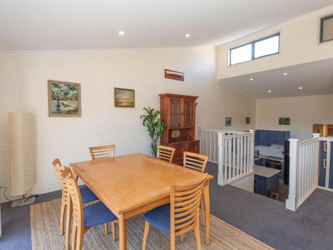 Acacia 4 2 Kirwan Close - Accommodation Rockhampton 3
